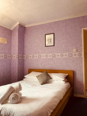 'Melrose Three' at stayBOOM